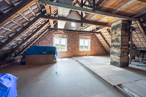 Bungalow oder zweigeschossig? Einfamilienhaus mit vorbereitetem Dachausbau und großem Garten - Bild 5826086