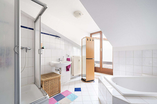 Sonne im Doppelpack! Beeindruckende 3-Zimmer-Wohnung mit zwei Dachterrassen und optimalem Schnitt - Bild 4532010