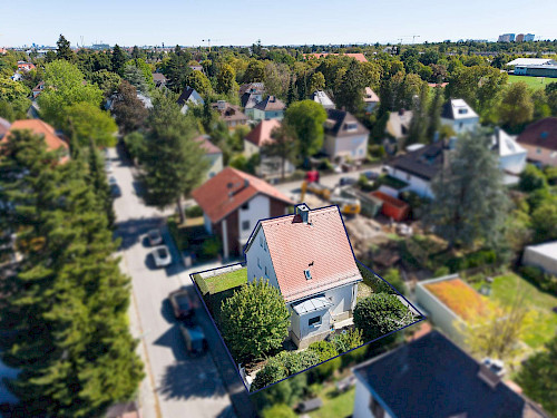 Nähe Waldfriedhof! Kompaktes Grundstück mit Altbestand und gutem Baurecht - Bild 6136511