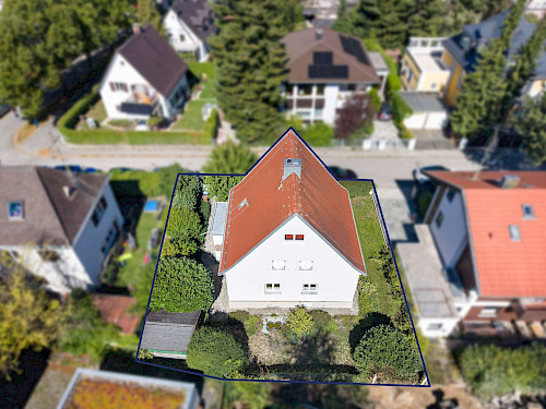 Nähe Waldfriedhof! Kompaktes Grundstück mit Altbestand und gutem Baurecht - Bild 6136511