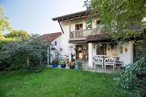 Zuhause! Charmante Doppelhaushälfte mit viel Platz und besonderem Flair - Bild 6218624