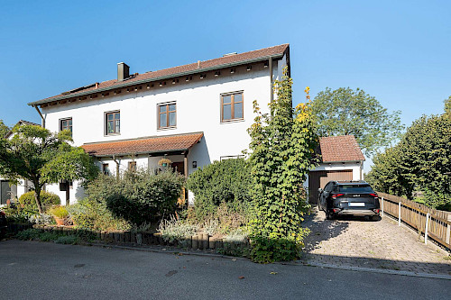 Zuhause! Charmante Doppelhaushälfte mit viel Platz und besonderem Flair - Bild 6218624