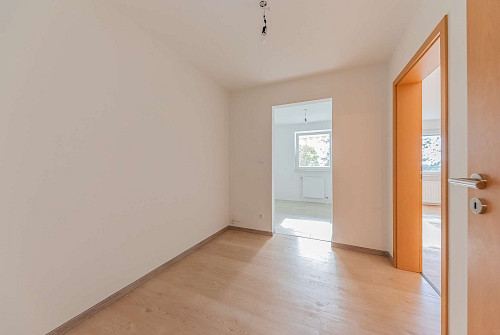 Kapitalanlage oder Selbstbezug! Schön geschnittene 2-Zimmer-Wohnung mit Süd-West-Balkon und Aussicht - Bild 6279387