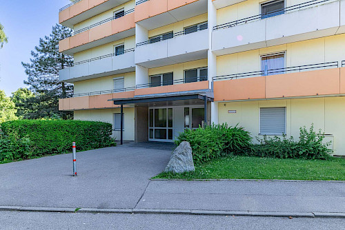 Kapitalanlage oder Selbstbezug! Schön geschnittene 2-Zimmer-Wohnung mit Süd-West-Balkon und Aussicht - Bild 6279387