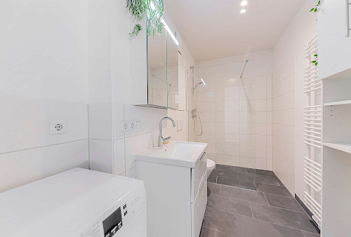 Modernes Wohnen! Schicke 2-Zimmer-Wohnung mit Süd-Balkon und schöner Aussicht - Bild 6294390