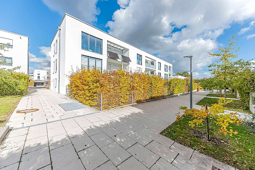 Modernes Wohnen! Schicke 2-Zimmer-Wohnung mit Süd-Balkon und schöner Aussicht - Bild 6294390