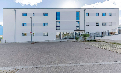 Modernes Wohnen! Schicke 2-Zimmer-Wohnung mit Süd-Balkon und schöner Aussicht - Bild 6294390