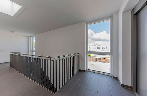 Modernes Wohnen! Schicke 2-Zimmer-Wohnung mit Süd-Balkon und schöner Aussicht - Bild 6294390
