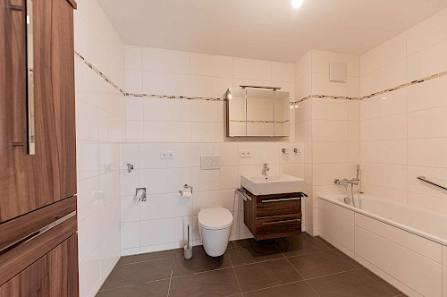 Traumhaft! Moderne 4-Zimmer-Wohnung mit 2 Balkonen zu vermieten - Bild 6312448